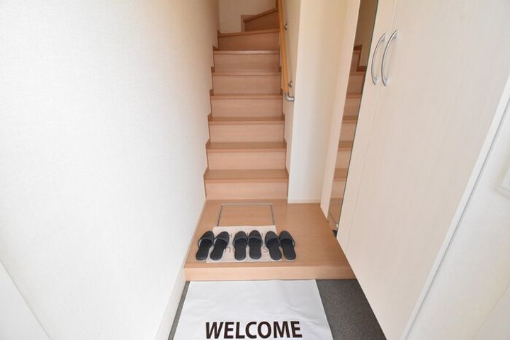 プラティーク ハバラ205の玄関