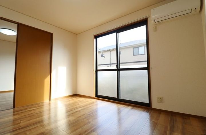 コンフォール翠 A棟の居間