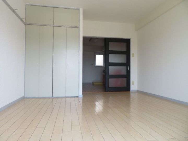 プレアール仏生山Ⅱ206の居間