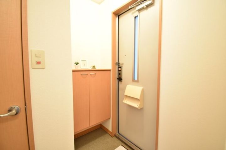 ハイツ田園 Ⅱ A棟102の玄関