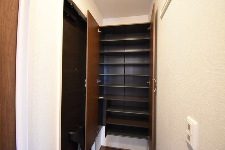 リーブルⅡ B棟202の玄関