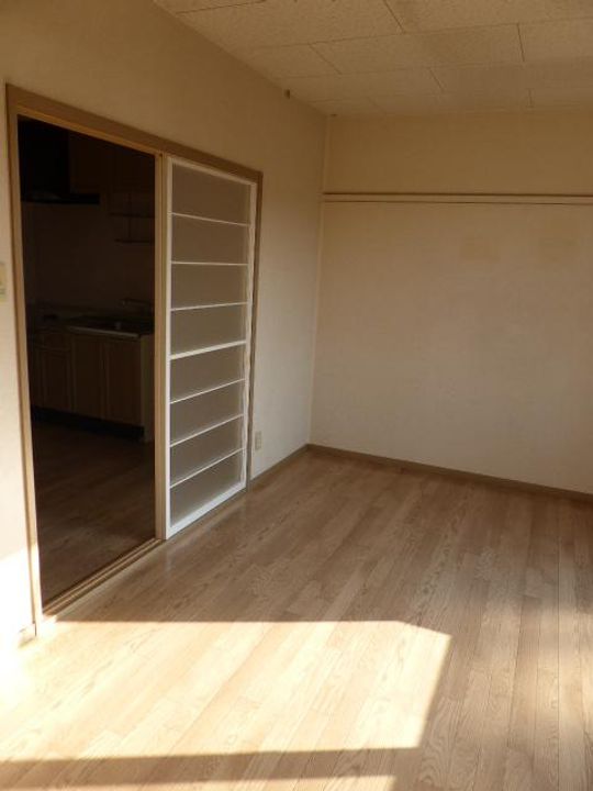 サンライフ野々浜CC103号室の居間