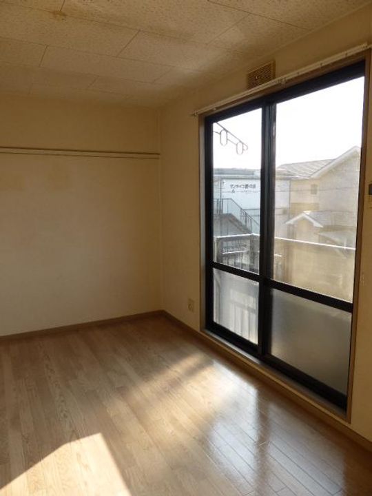 サンライフ野々浜CC103号室の居間