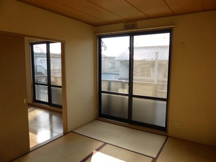 サンライフ野々浜CC103号室の居間