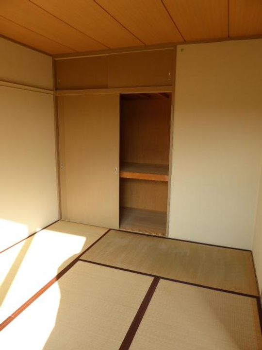 サンライフ野々浜CC103号室の居間