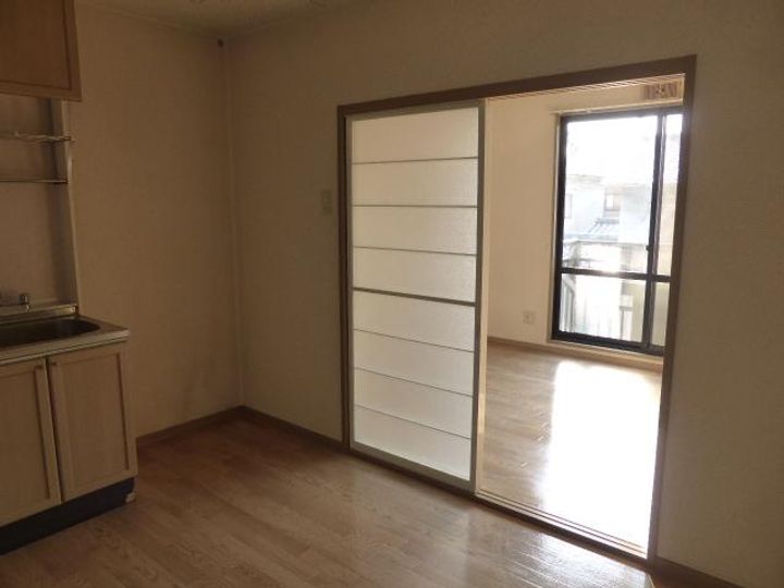 サンライフ野々浜CC103号室の居間