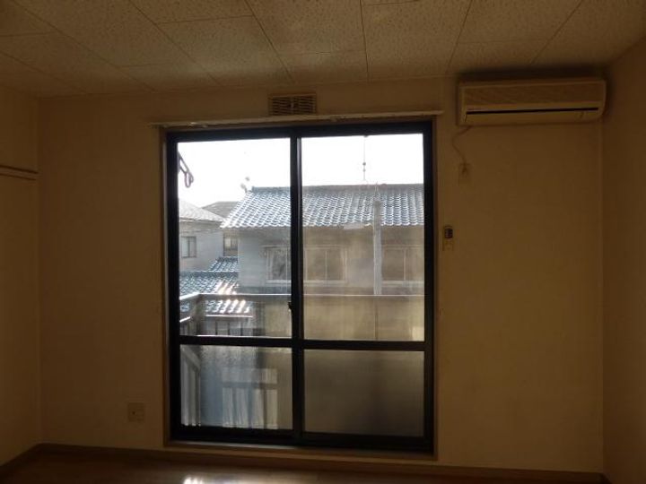 サンライフ野々浜CC103号室の居間