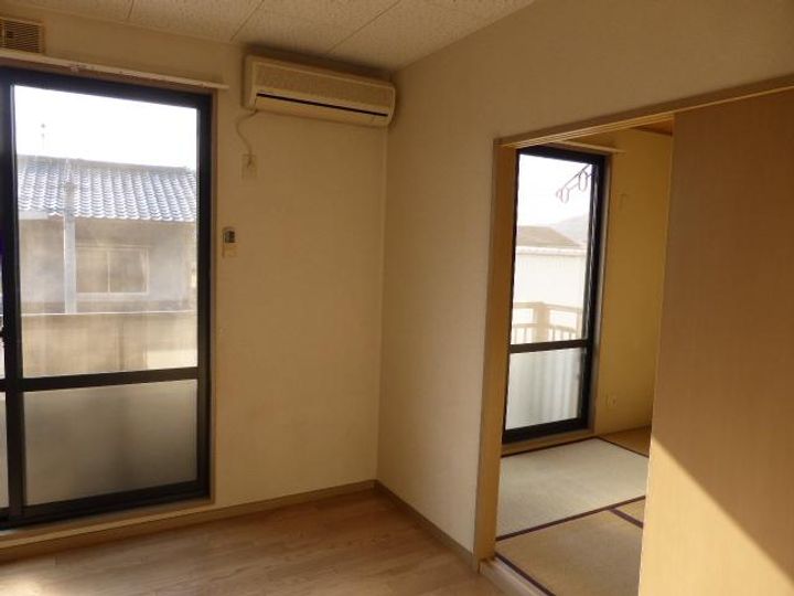 サンライフ野々浜CC103号室の居間