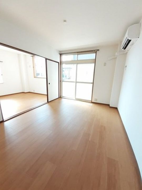 シティハイツ クリスタルの居間