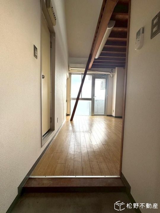 R太田ハイム402の玄関