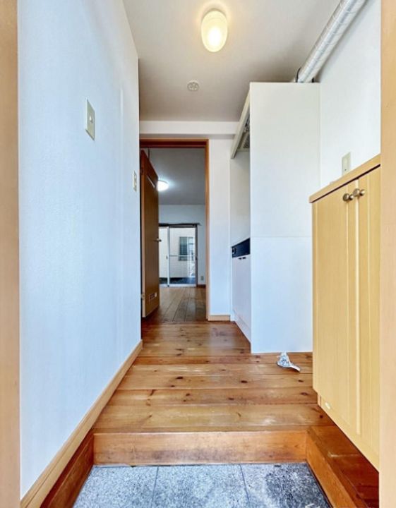 ウッディハウス林町202の玄関