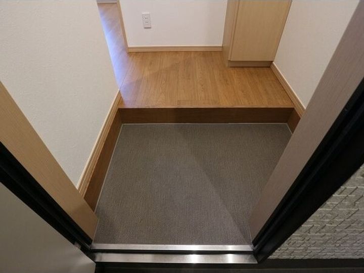 グランティック「虹」202の玄関