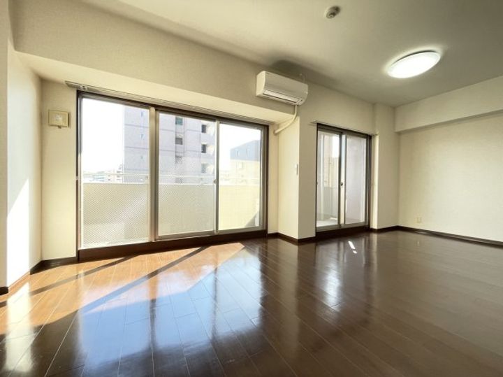 ラ・メゾン東山601の居間