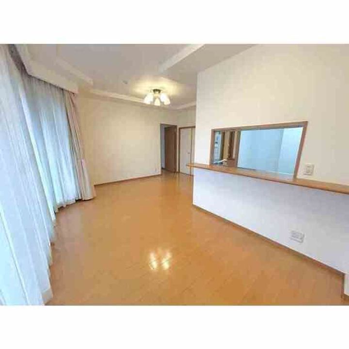 アザレアガーデン中村の居間