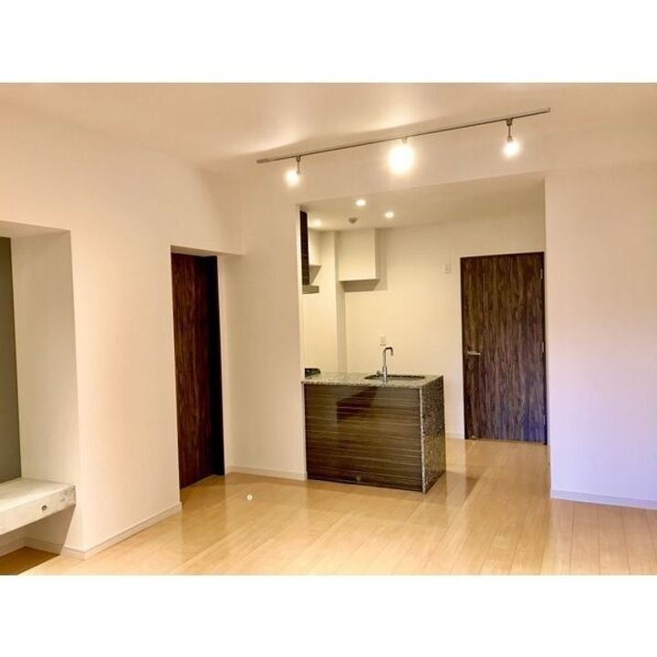 第98プロスパービルの居間