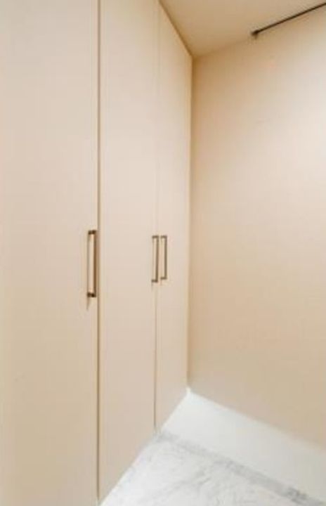 パークアクシス青山骨董通りの玄関