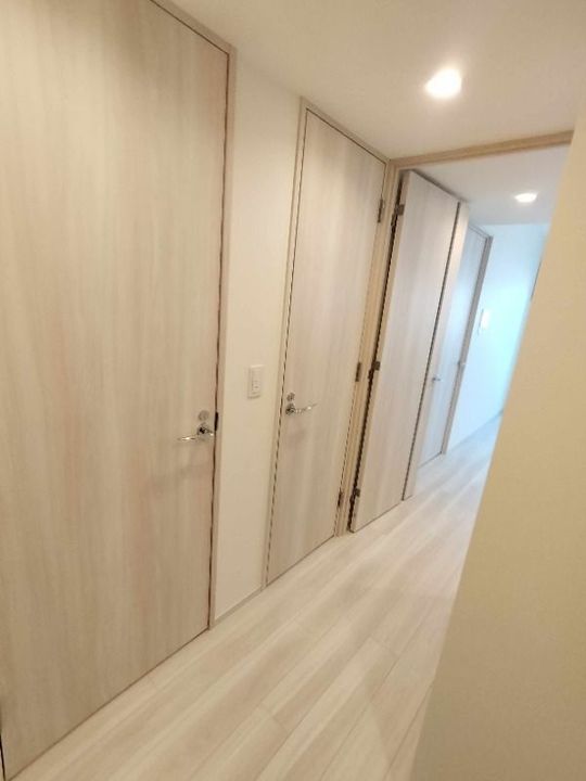 シーズンフラッツ上野稲荷町の玄関