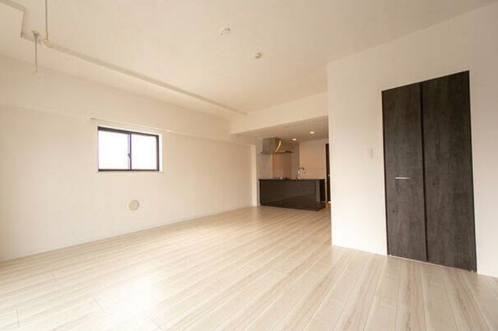 シュトラーレ神山町の居間