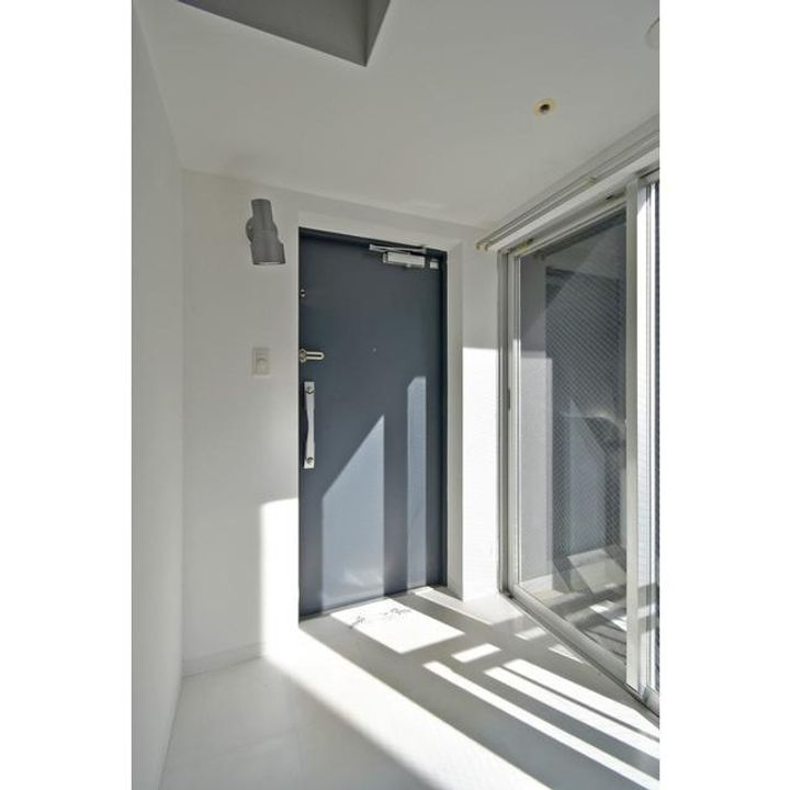 ルクレ堺筋本町レジデンスの玄関