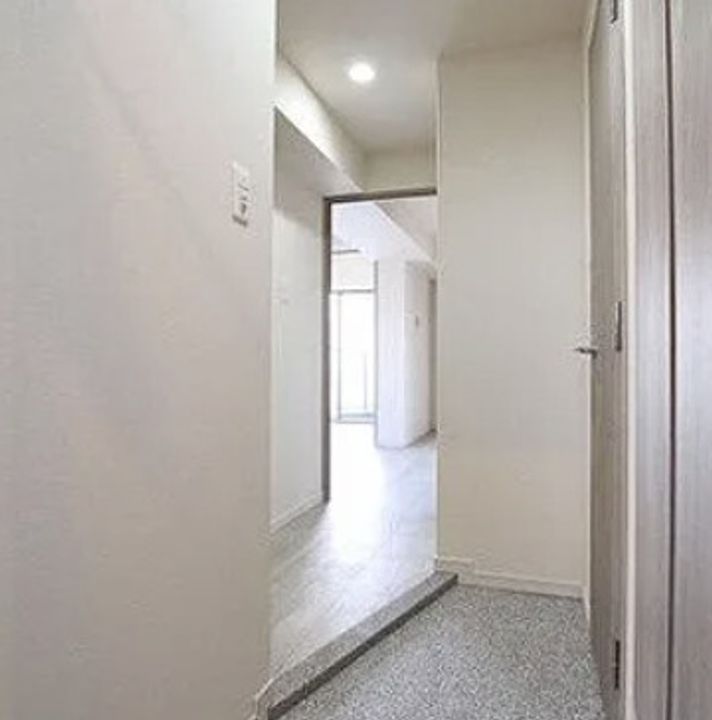 アジュールテラス中野新橋の玄関