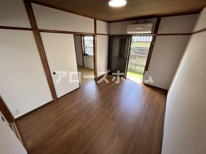 岡の上ハイツの居間