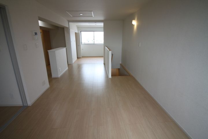 滋賀県長浜市八幡東町の賃貸マンションの居間