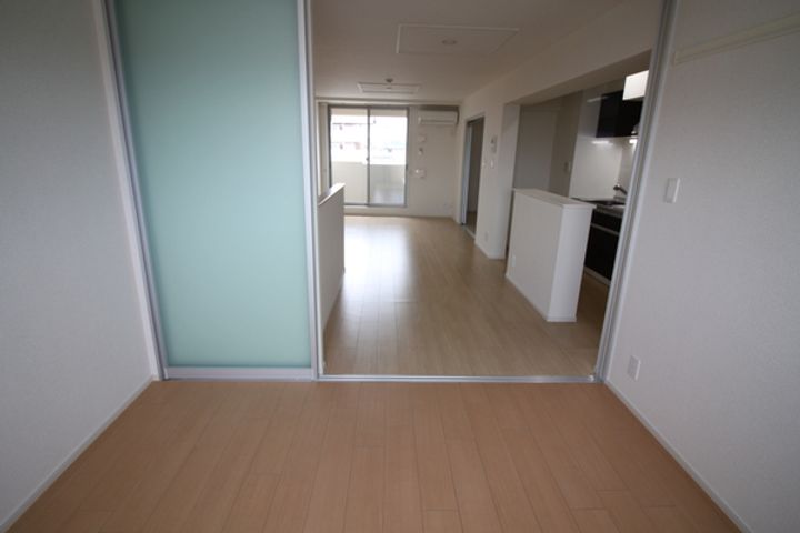 滋賀県長浜市八幡東町の賃貸マンションの居間