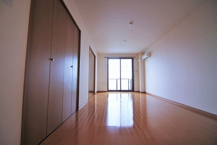 滋賀県長浜市大島町の賃貸マンションの居間