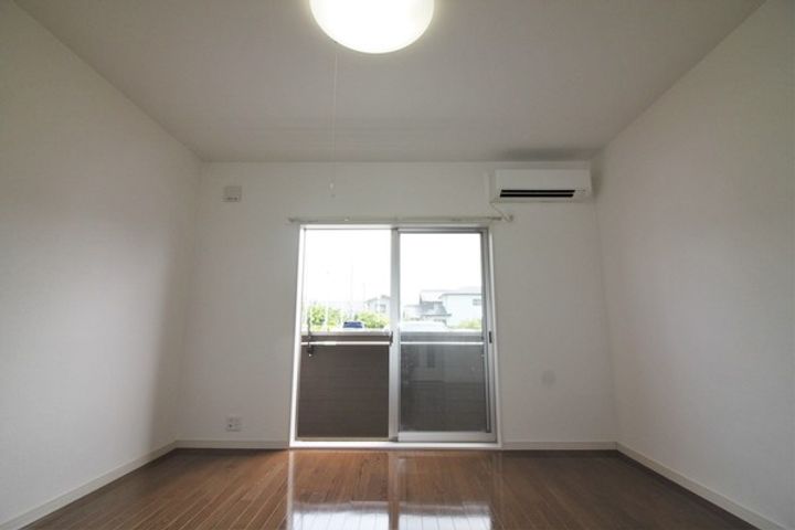 滋賀県長浜市口分田町の賃貸アパートの居間