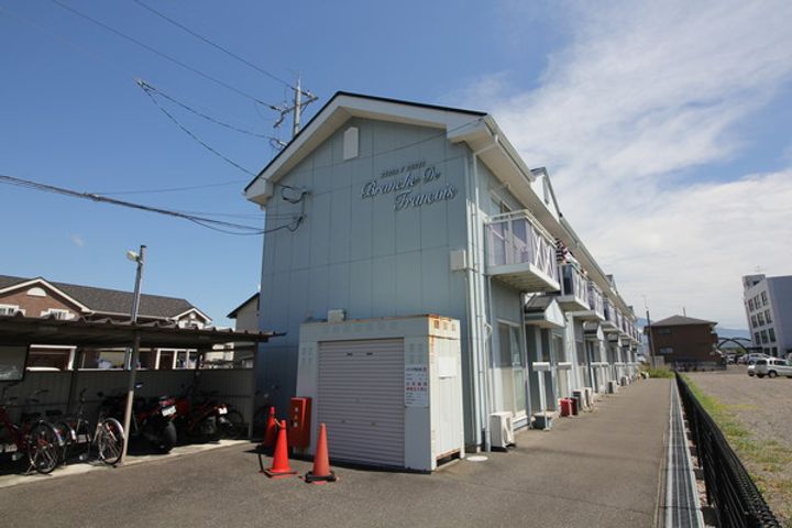 滋賀県長浜市八幡東町の賃貸マンションの外観