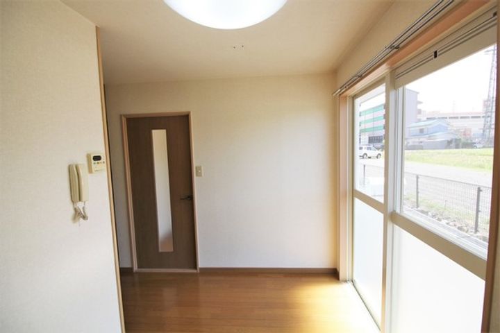 滋賀県長浜市八幡東町の賃貸マンションの居間