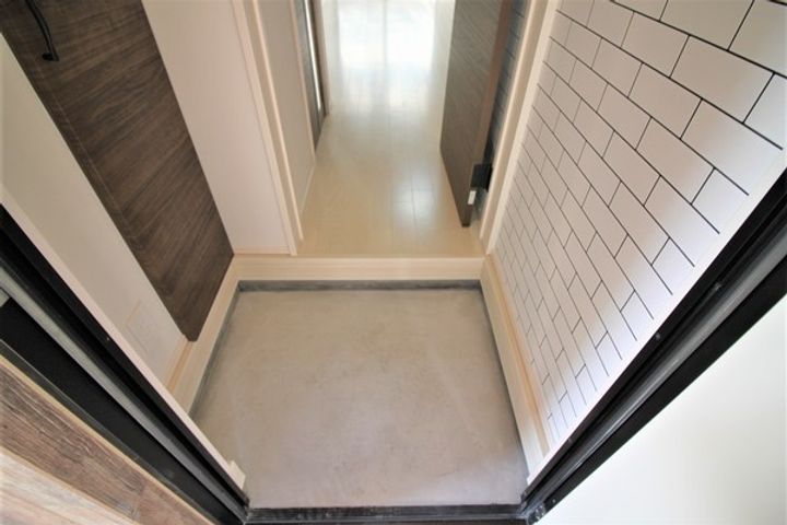 滋賀県長浜市宮司町の賃貸アパートの玄関