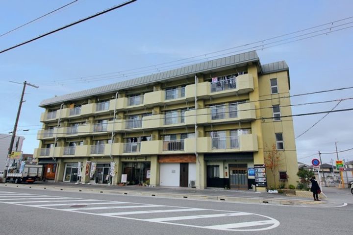 滋賀県米原市下多良2丁目の賃貸マンションの外観