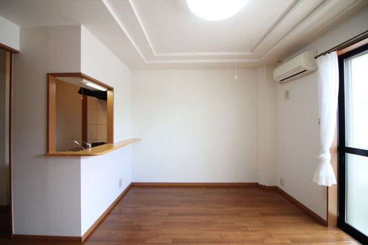 滋賀県長浜市内保町の賃貸マンションの居間