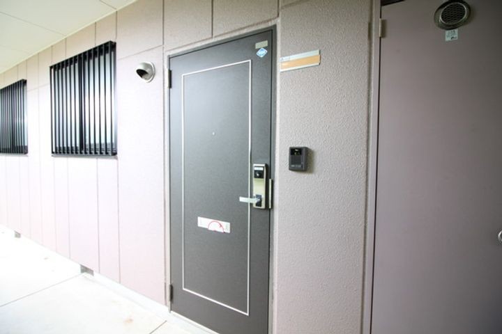 滋賀県長浜市内保町の賃貸マンションの玄関