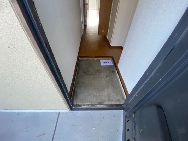 滋賀県米原市下多良2丁目の賃貸マンションの玄関