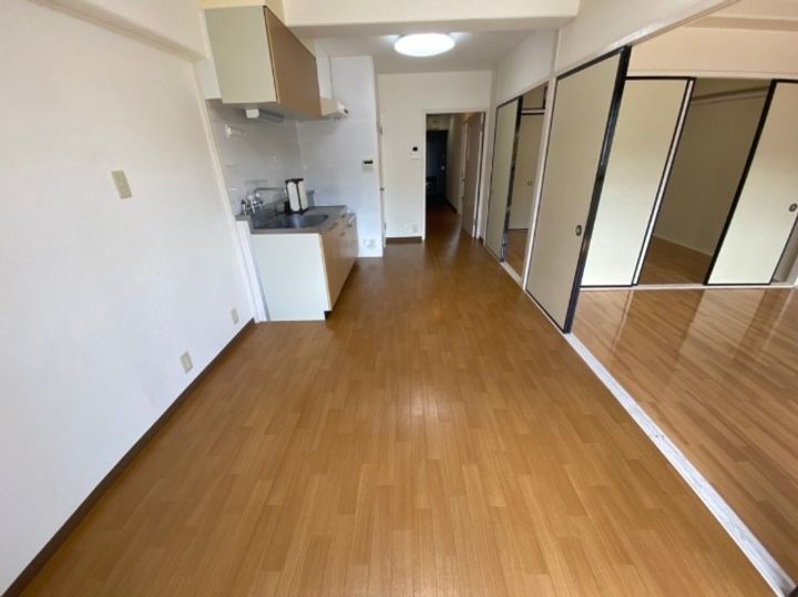 滋賀県米原市下多良2丁目の賃貸マンションの居間