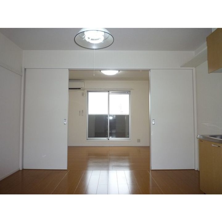 RFマンション祇園205の居間