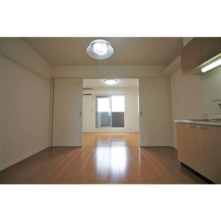 RFマンション祇園205の居間