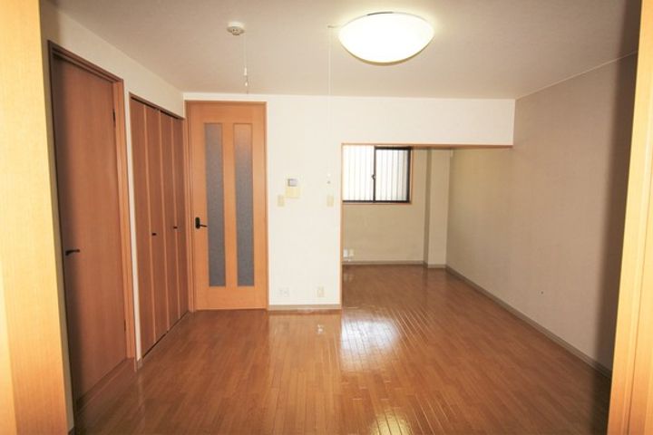 滋賀県米原市高溝の賃貸マンションの居間