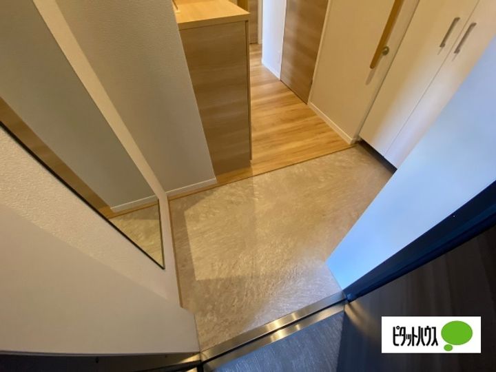 滋賀県長浜市八幡中山町の賃貸マンションの玄関