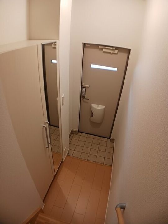 プラシード沖野の玄関