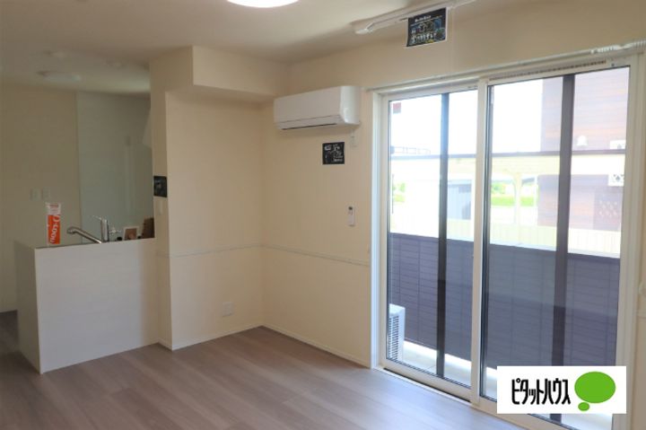 滋賀県近江八幡市西庄町の賃貸アパートの居間