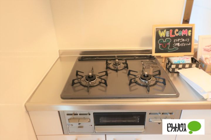 滋賀県近江八幡市西庄町の賃貸アパートのキッチン