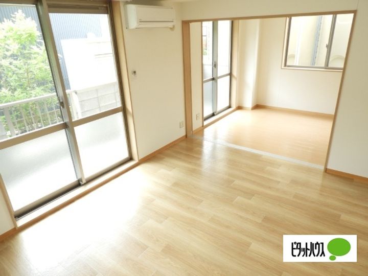 滋賀県近江八幡市鷹飼町北3丁目の賃貸マンションの居間