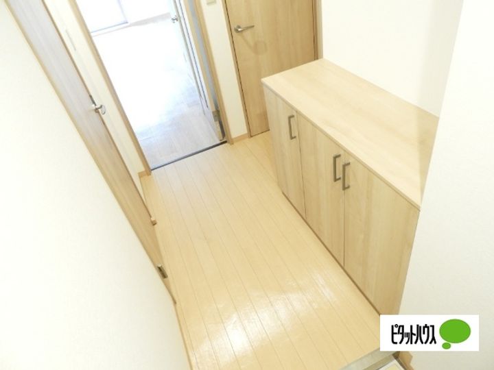 滋賀県近江八幡市鷹飼町北3丁目の賃貸マンションの玄関