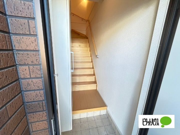 滋賀県東近江市伊庭町の賃貸アパートの玄関