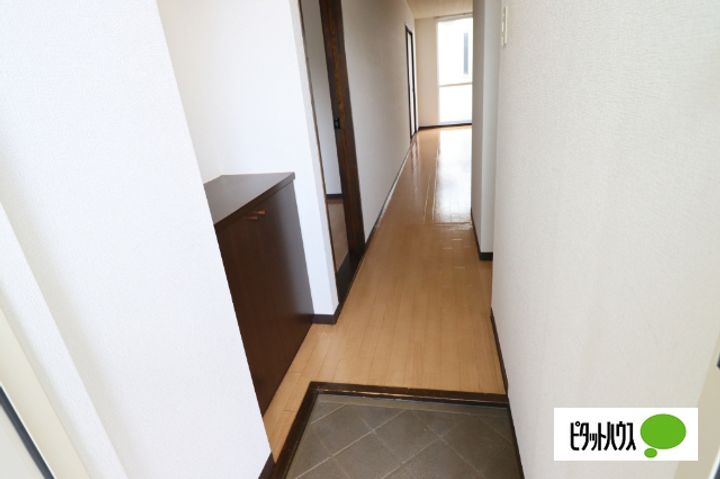 滋賀県近江八幡市鷹飼町北2丁目の賃貸アパートの玄関