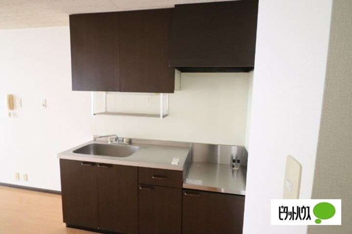 滋賀県近江八幡市鷹飼町北2丁目の賃貸アパートのキッチン