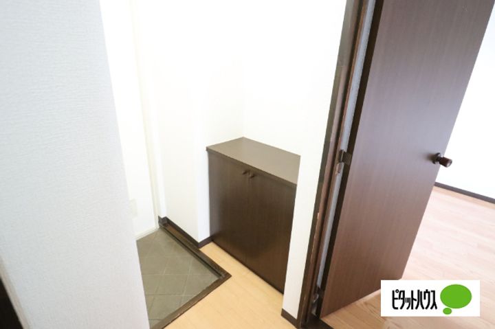 滋賀県近江八幡市鷹飼町北2丁目の賃貸アパートの玄関